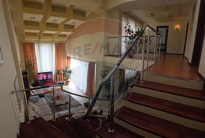 Casă cu 7 camere cu Teren 1371 Mp în Nord-Est - 13