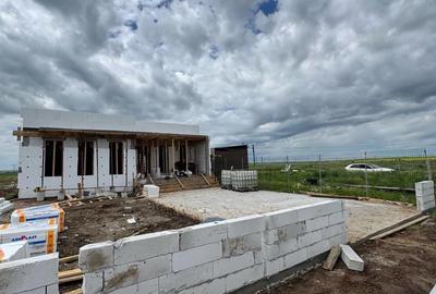 Casă cu Teren 670 Mp în Pielești - 2