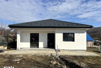 Casă cu 3 camere cu Teren 400 Mp în Tomești