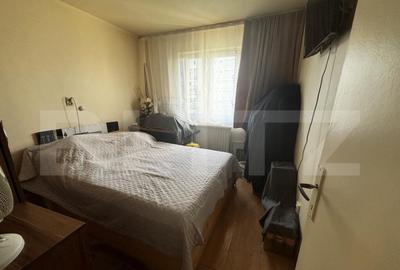 Apartament de vanzare, cu 3 camere, zona Micro 14 - 3