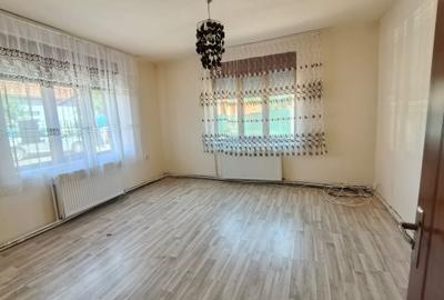 Casă cu 6 camere cu Teren 479 Mp în Ghirodei - 2