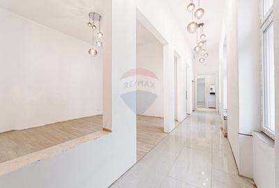 Spatiu de inchiriat 149 mp, ultracentral, in Palatul Neumann - 3