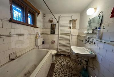 Casă cu 4 camere cu Teren 1488 Mp în Pestișu Mic - 10