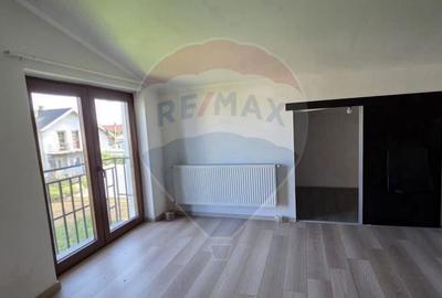 Casă cu 5 camere cu Teren 1192 Mp în Crevedia - 11
