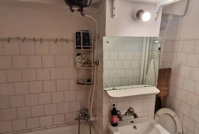 Garsonieră decomandată în Poarta 6