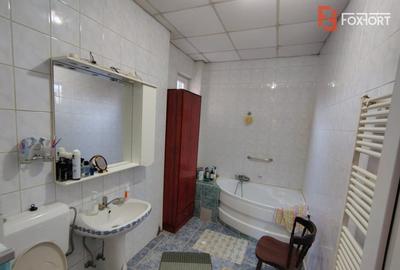 Casă individuală cu 6 camere cu Canalizare în Girocului - 8