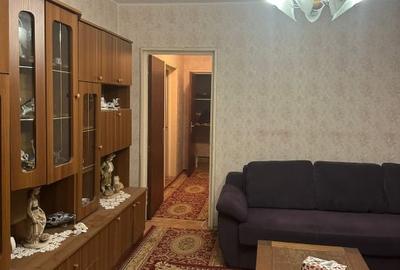 Apartament cu 3 camere semidecomandat în Dristor