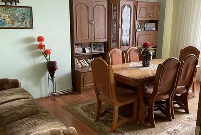 Apartament cu 4 camere decomandat în Central