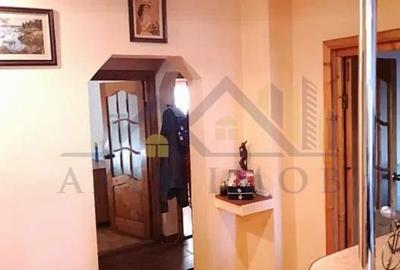 Apartament cu 3 camere decomandat în 1 Decembrie - 1