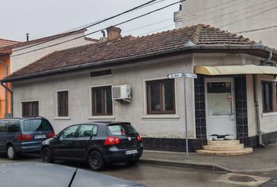 Casă cu 4 camere în Central - 1