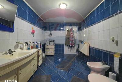 Casă cu 8 camere cu Teren 4534 Mp în Central - 10