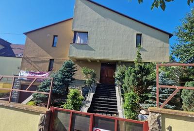 Casă individuală cu 6 camere cu Canalizare în Central - 2