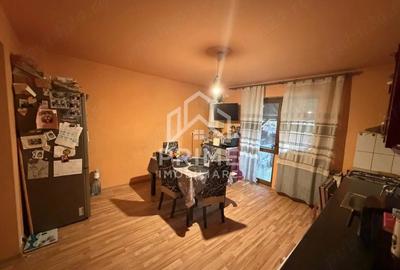 Casă cu 4 camere cu Teren 345 Mp în Micești
