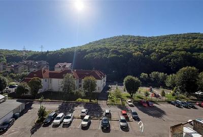 Apartament cu 3 camere decomandat, mobilat în Răcădău