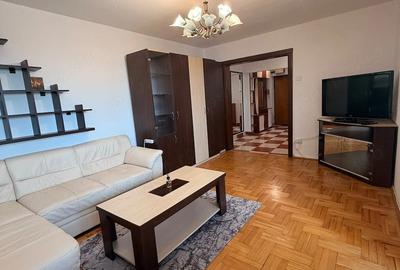 Apartament cu 3 camere semidecomandat în Decebal