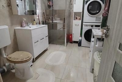 Apartament cu 3 camere semidecomandat în Florești