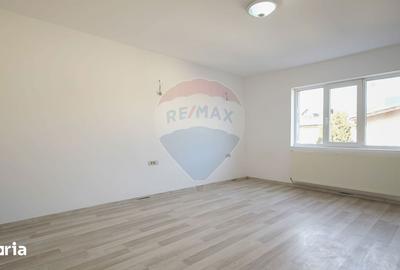 Casă cu 9 camere cu Teren 340 Mp în Florilor - 2
