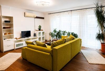 Apartament cu 4 camere decomandat, mobilat în Între Lacuri