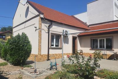 Casă individuală cu 3 camere cu Canalizare în Girocului