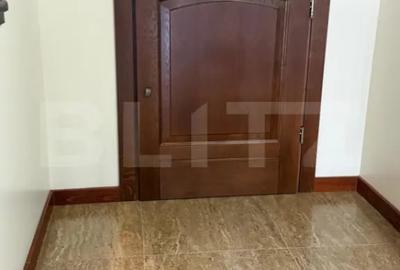 Casă cu 7 camere cu Teren 959 Mp în Central