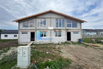 Duplex cu 4 camere cu Canalizare în Sânandrei - 1