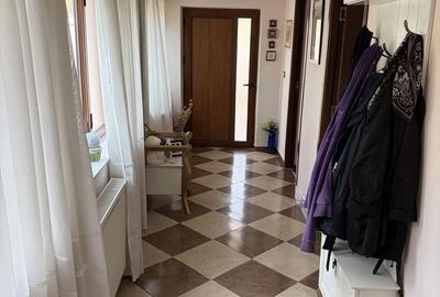 Casă cu 4 camere în Bârseștii de Sus