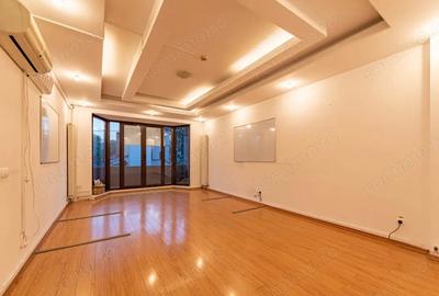 Casă cu 8 camere cu Teren 100 Mp în Titulescu - 5