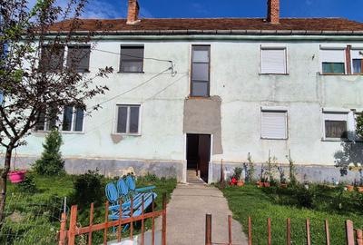 Apartament cu 3 camere semidecomandat în Central - 1