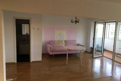 Apartament cu 3 camere decomandat în Lacul Tei