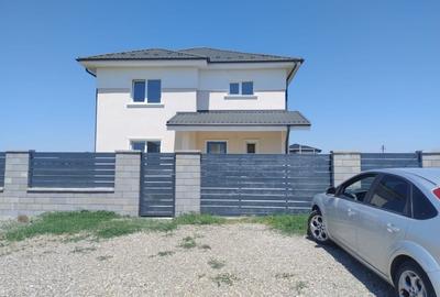 Casă individuală cu 4 camere cu Garaj în Samurcași