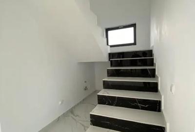 Casă cu 7 camere cu Teren 412 Mp în Central - 3