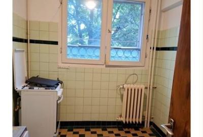 Apartament cu 3 camere semidecomandat în Titan