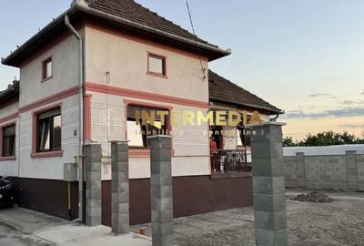 Casă individuală cu 4 camere cu Canalizare în Central - 2