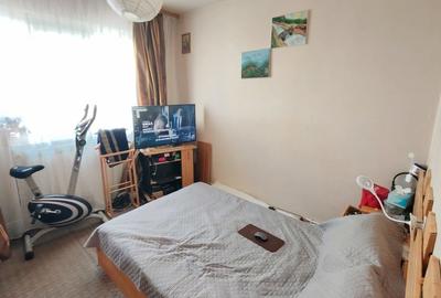Apartament cu 3 camere semidecomandat în Micro 20