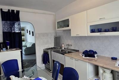 Apartament cu 3 camere decomandat în Vitrometan