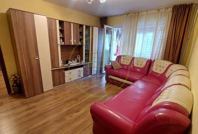 Apartament cu 3 camere semidecomandat, mobilat în Cornitoiu