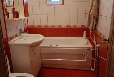 Apartament cu 2 camere decomandat în Steaua