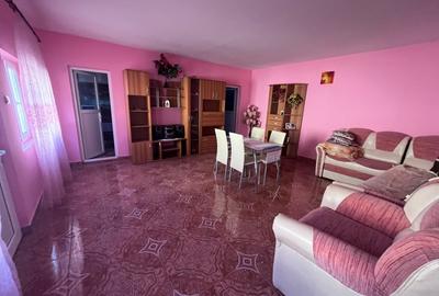 Casă individuală cu 3 camere cu Canalizare în Breasta