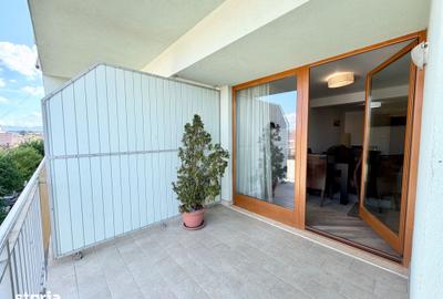 Apartament cu 3 camere decomandat în Cristian