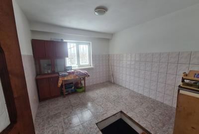 Casă cu 4 camere în Pecineaga - 1