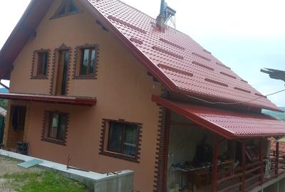 Casă cu 4 camere în Surdești - 1