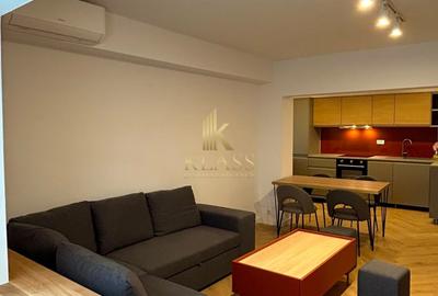 Apartament cu 3 camere decomandat, mobilat în P-ța Victoriei