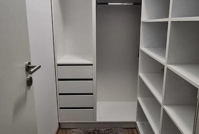 Apartament cu 3 camere decomandat în Tractorul - 4
