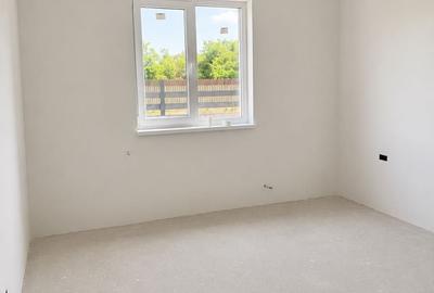 Casă cu 4 camere cu Teren 600 Mp în Poiana lui Stângă