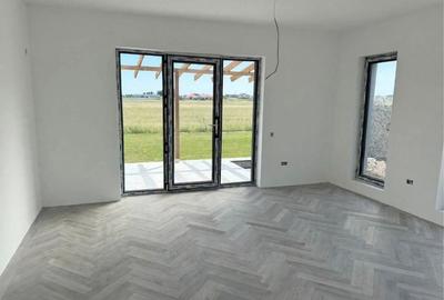 Casă cu 4 camere în Berceni