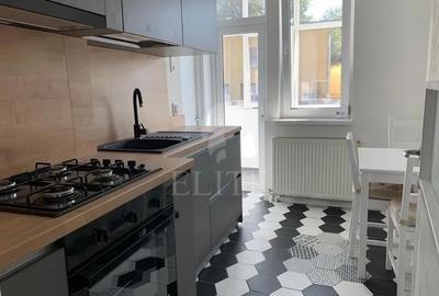 Apartament cu 2 camere semidecomandat, mobilat în Central
