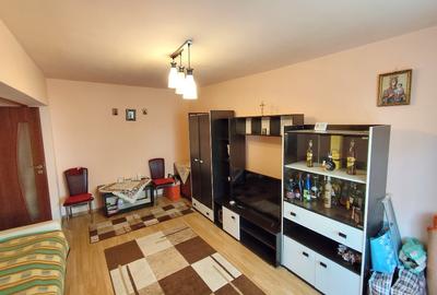 Apartament cu 3 camere decomandat în Calea Dumbrăvii - 1