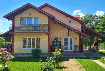 Casă cu 4 camere cu Teren 542 Mp în Central - 1