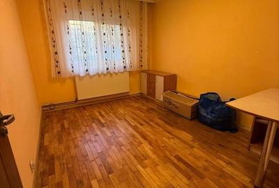 Apartament cu 3 camere decomandat în Central - 1