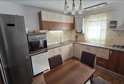 Apartament cu 4 camere decomandat în Rovine - 3